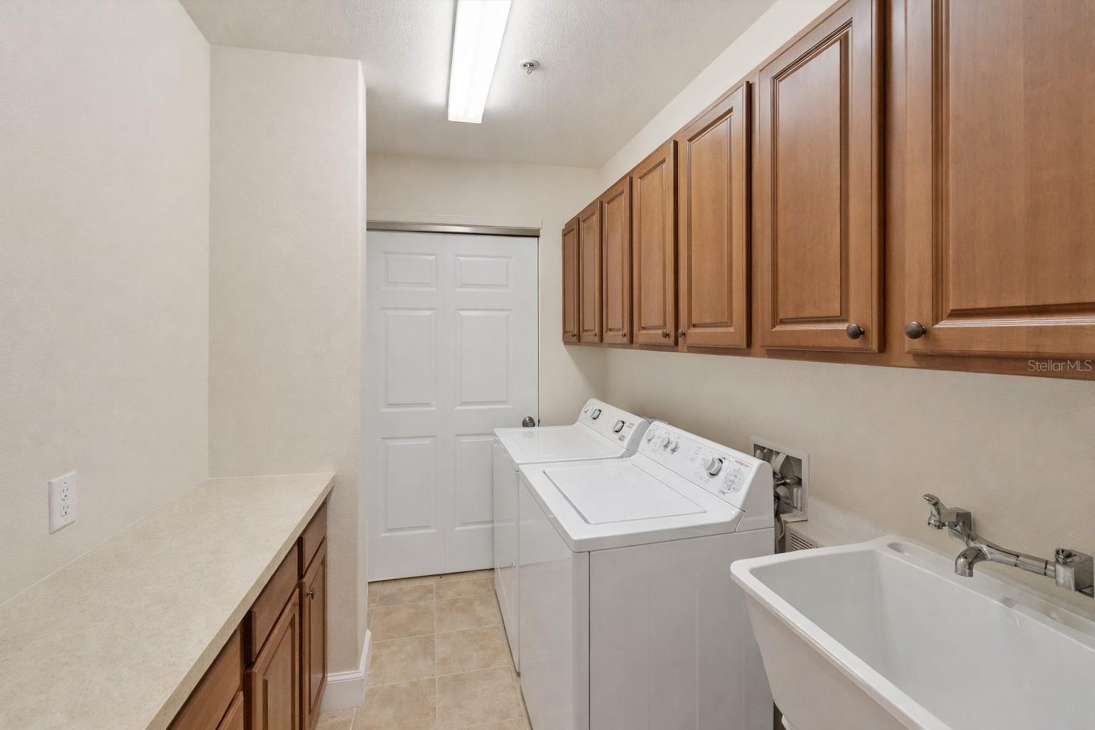 7804 LAKE VISTA CT #404