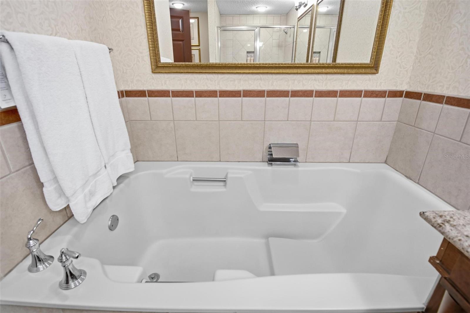 200 OCEAN CREST DR #635