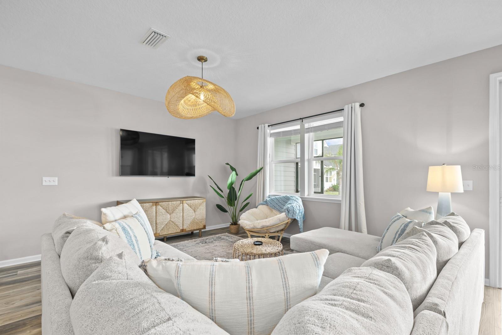 41 LOS LAGOS BLVD
