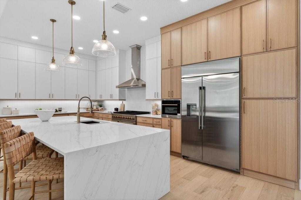 6 RIVIERA PL