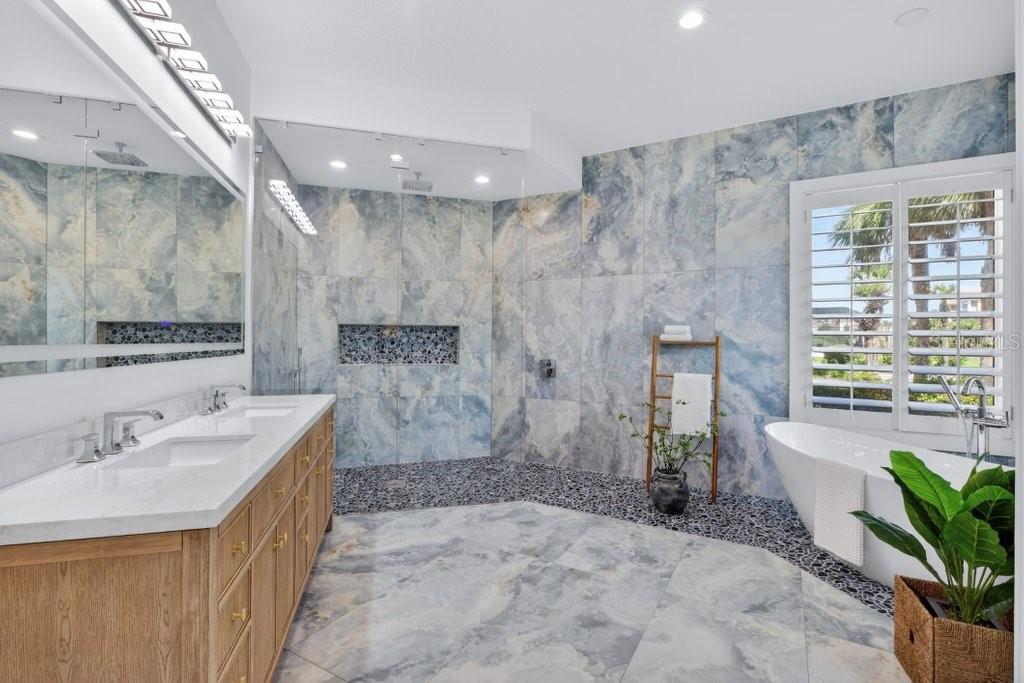 6 RIVIERA PL