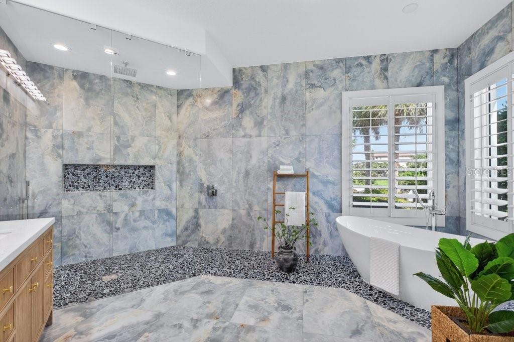6 RIVIERA PL