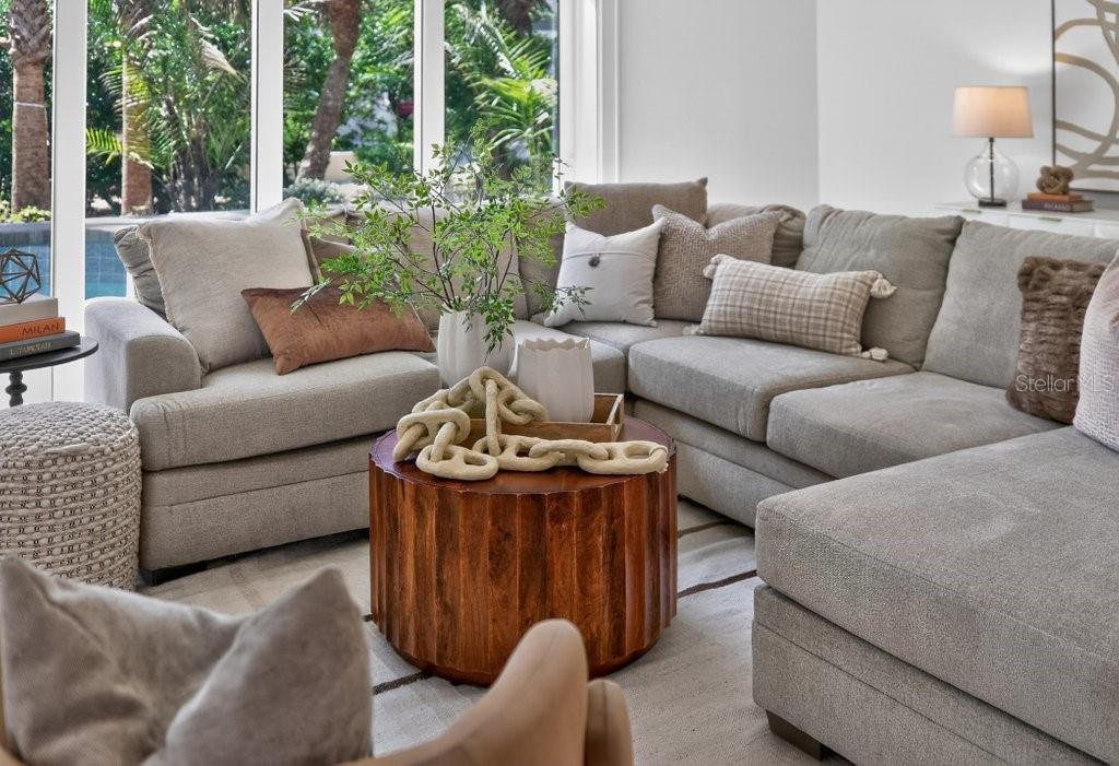 6 RIVIERA PL