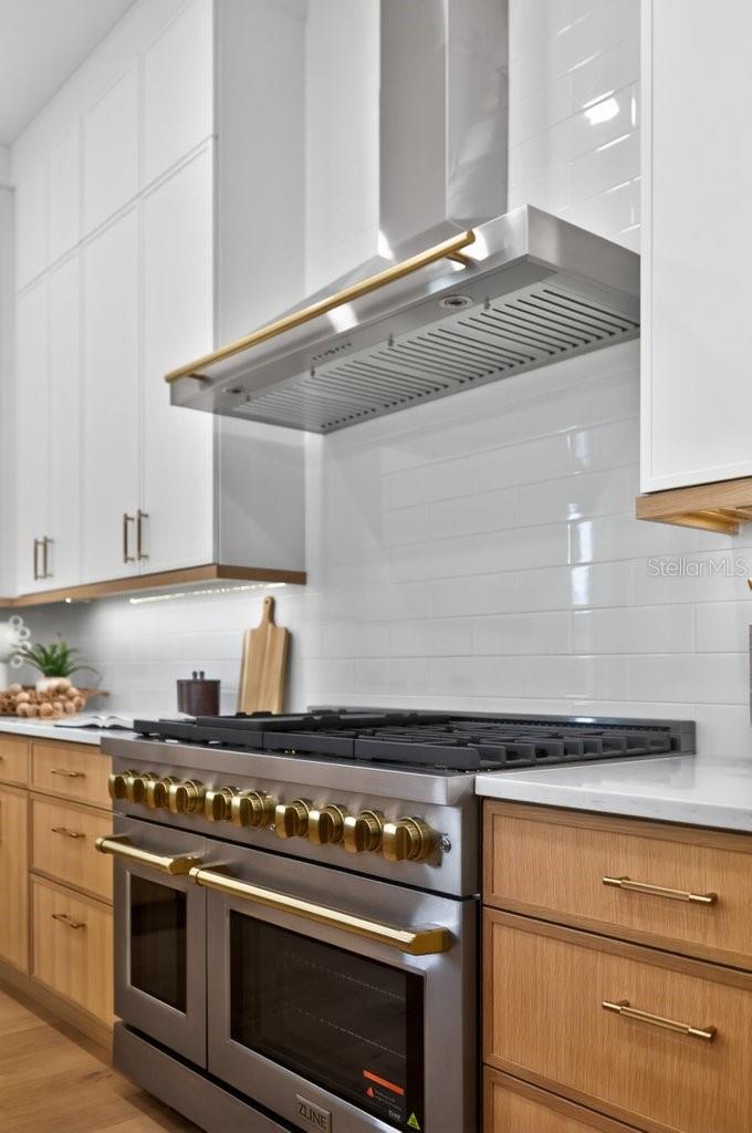 6 RIVIERA PL