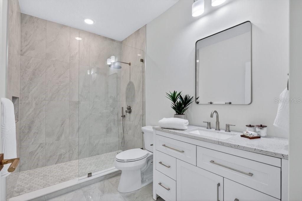 6 RIVIERA PL
