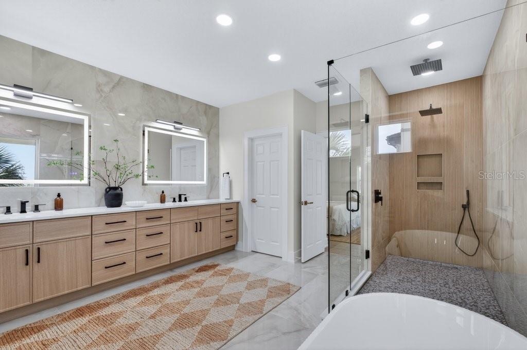 6 RIVIERA PL