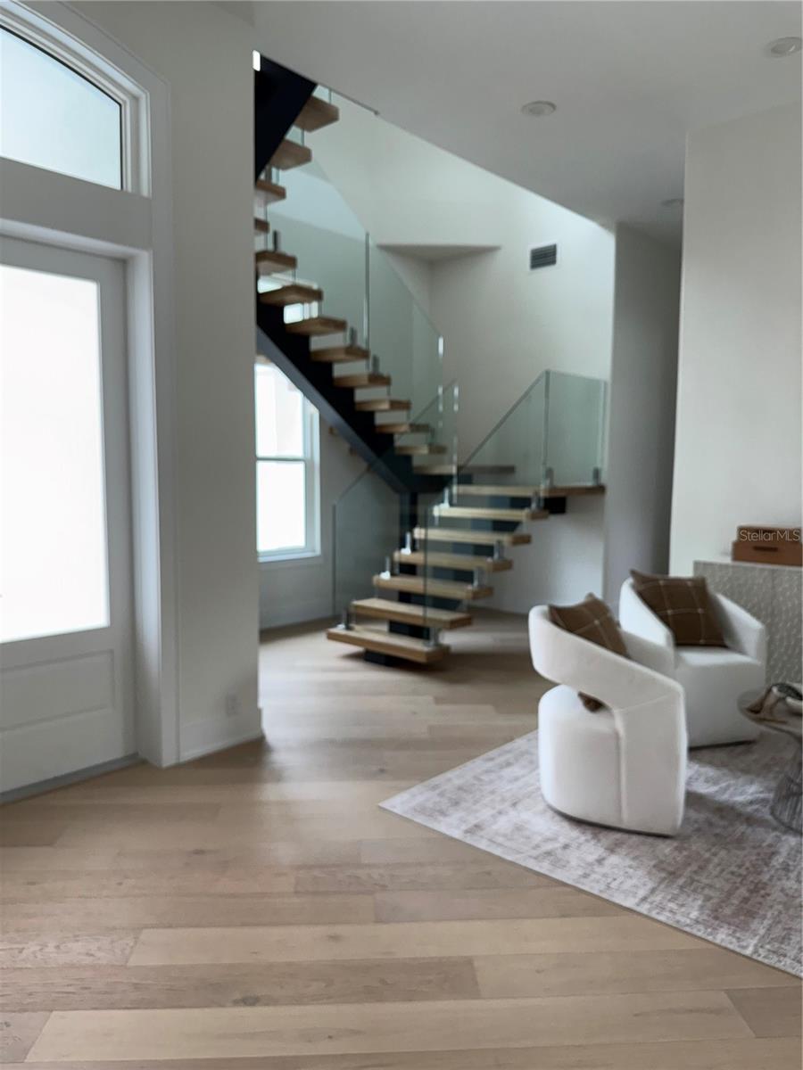 6 RIVIERA PL