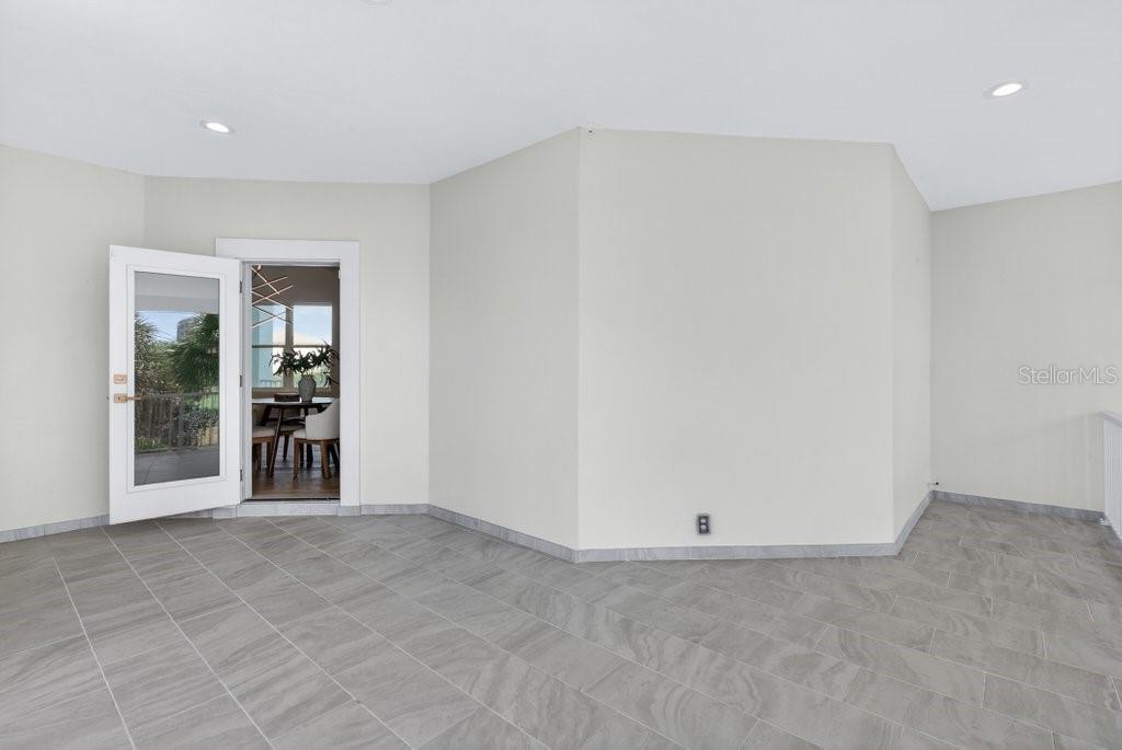 6 RIVIERA PL