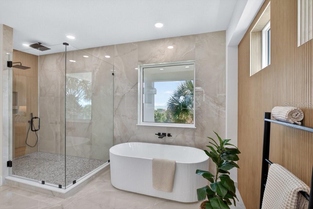 6 RIVIERA PL