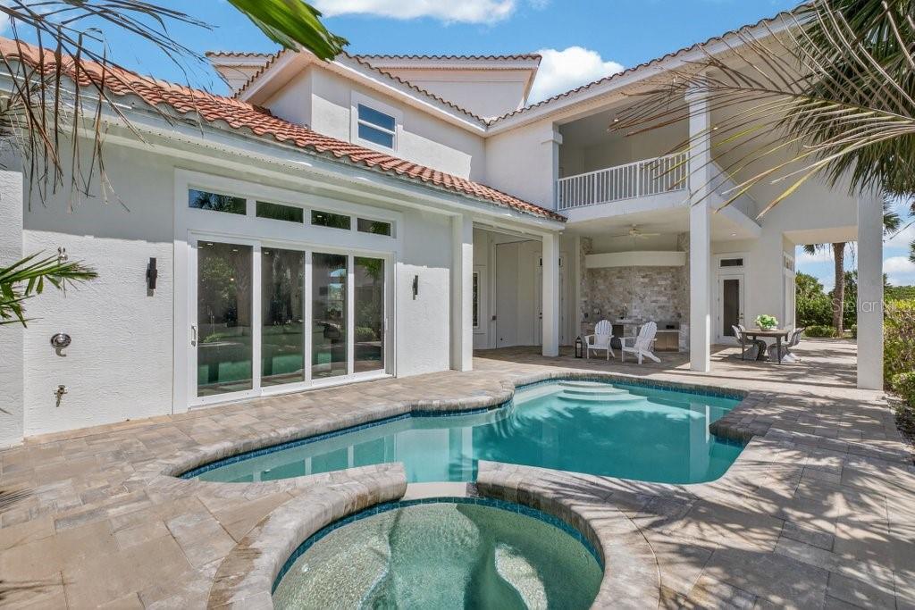 6 RIVIERA PL