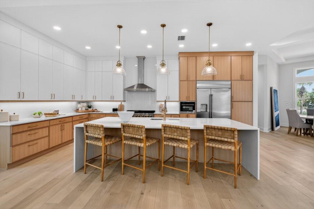 6 RIVIERA PL
