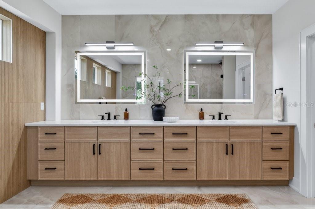 6 RIVIERA PL