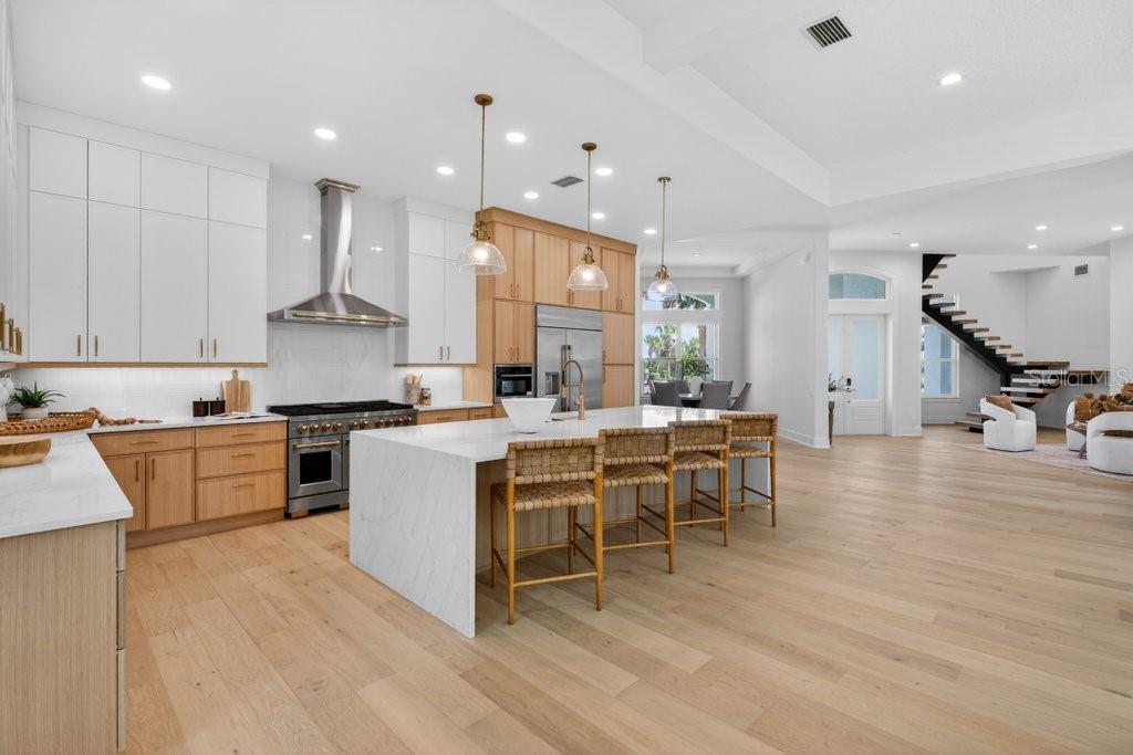 6 RIVIERA PL