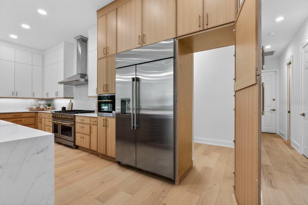 6 RIVIERA PL