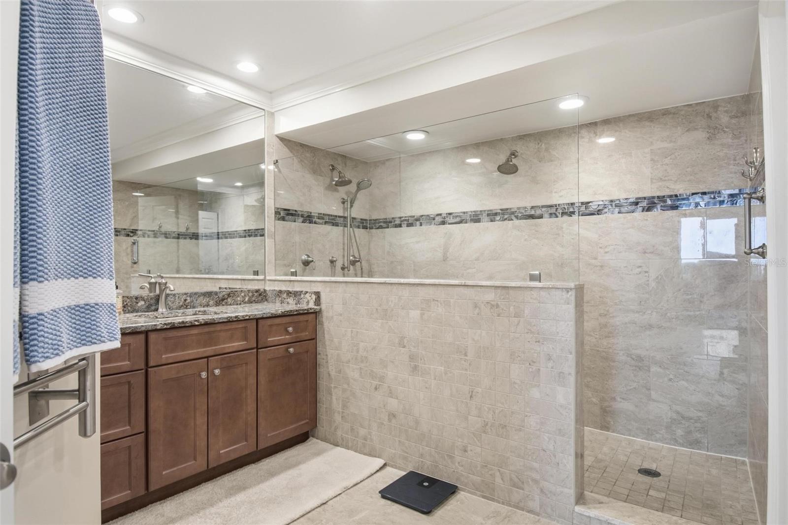 11 AVENUE DE LA MER #1101