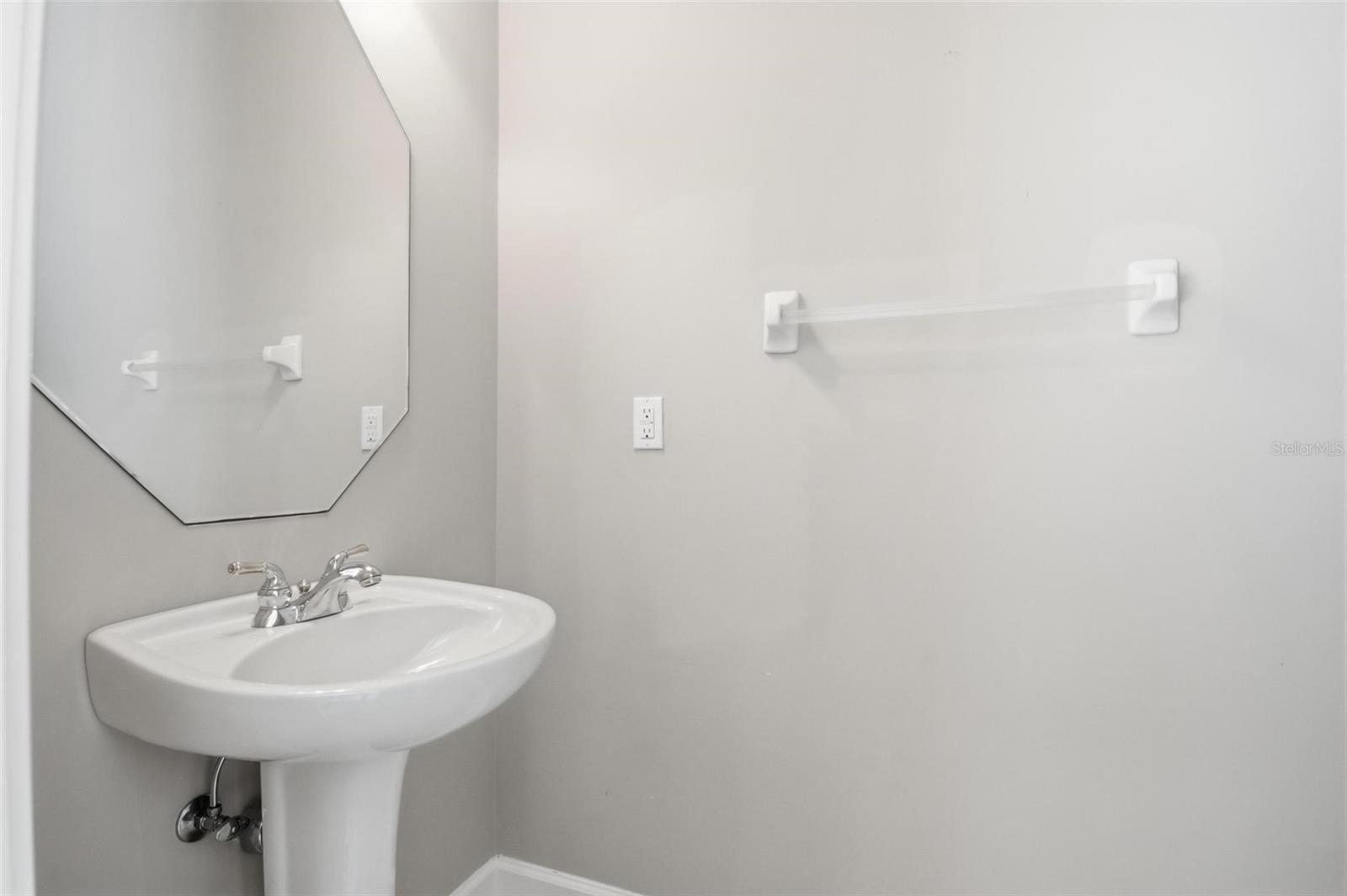 26 JASMINE DR