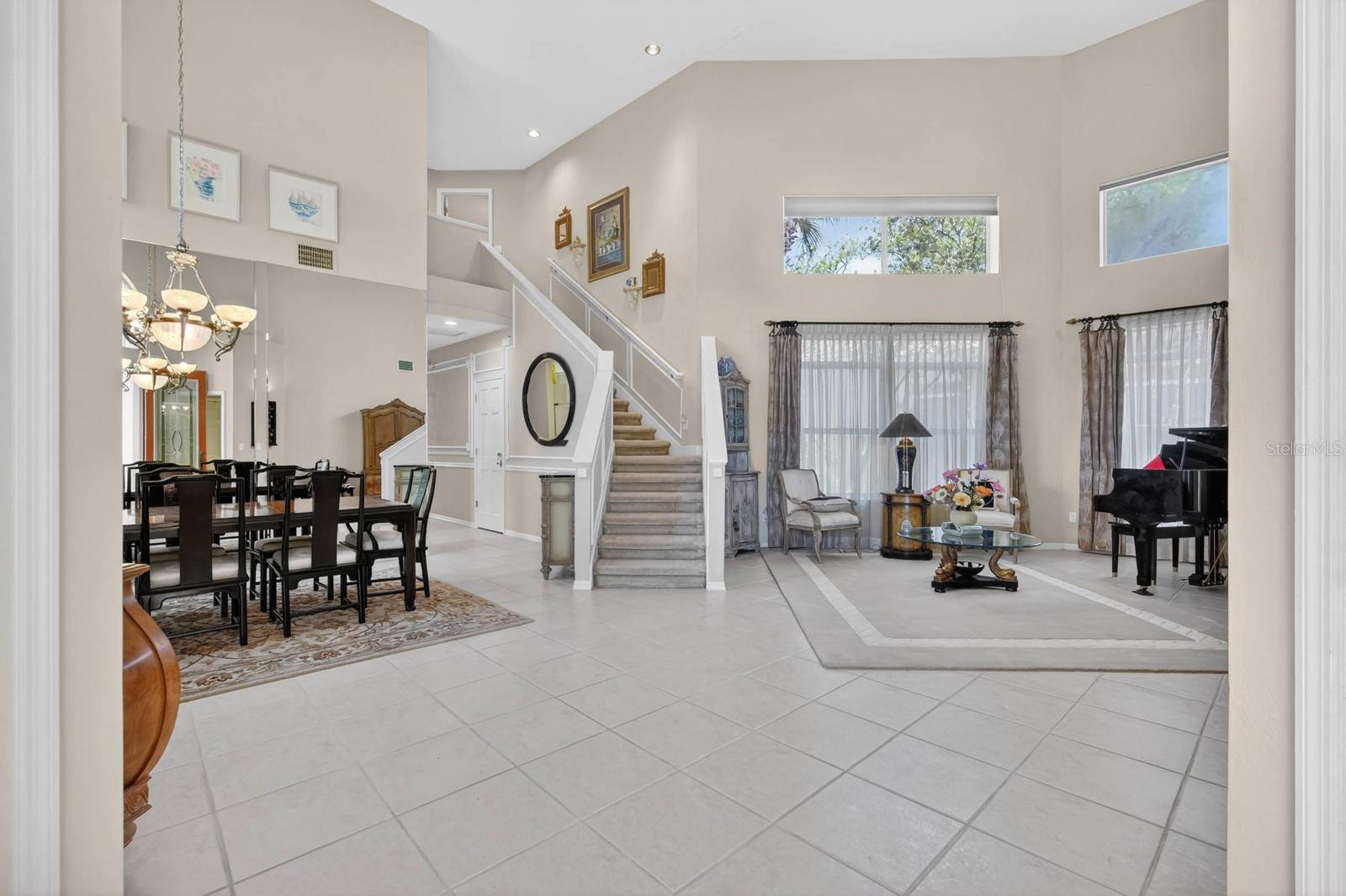 10 MONTERREY DR