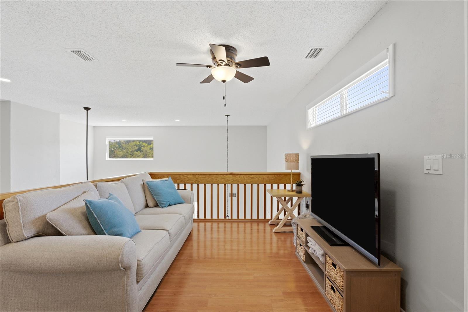 32 ANDOVER DR