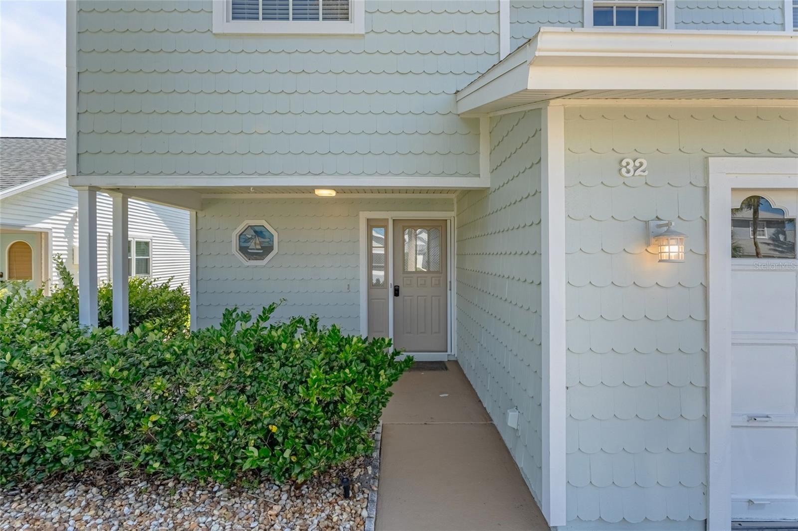 32 ANDOVER DR