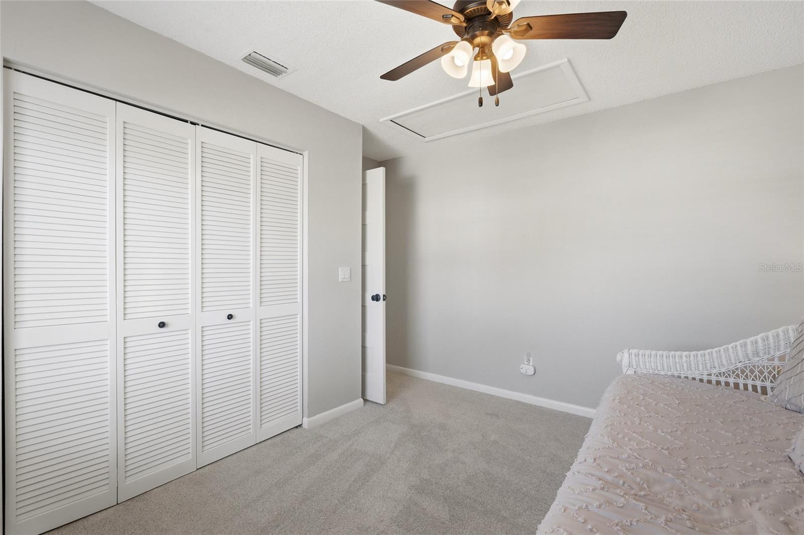 32 ANDOVER DR