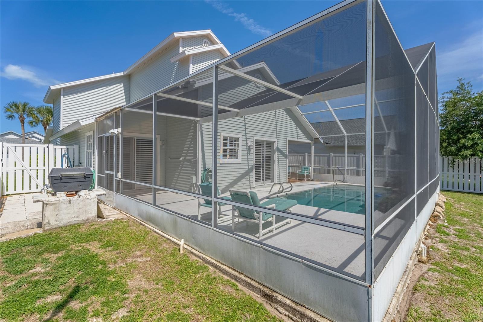 32 ANDOVER DR
