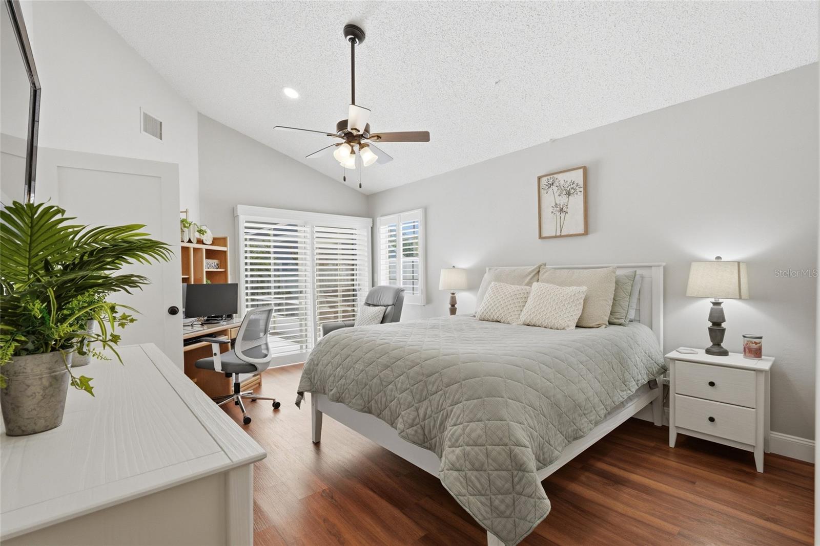 32 ANDOVER DR