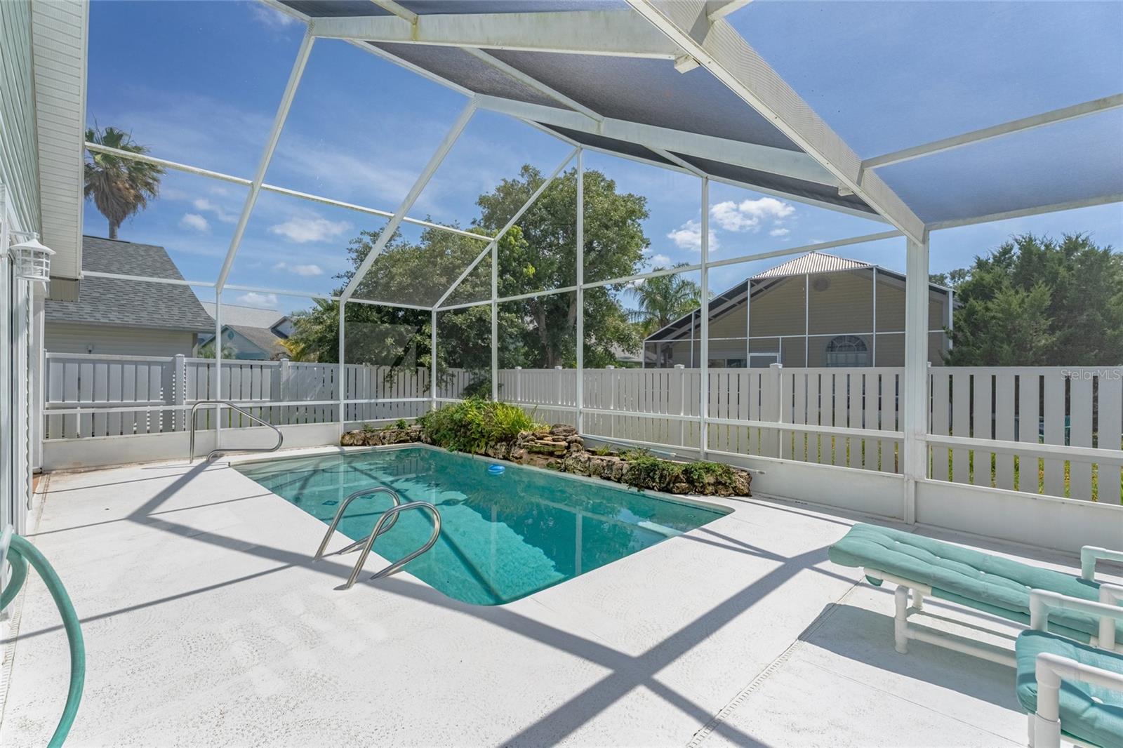 32 ANDOVER DR