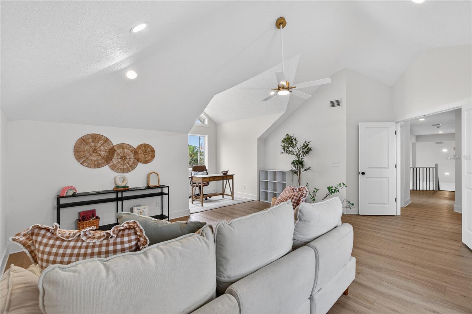 7 CHINOOK CT