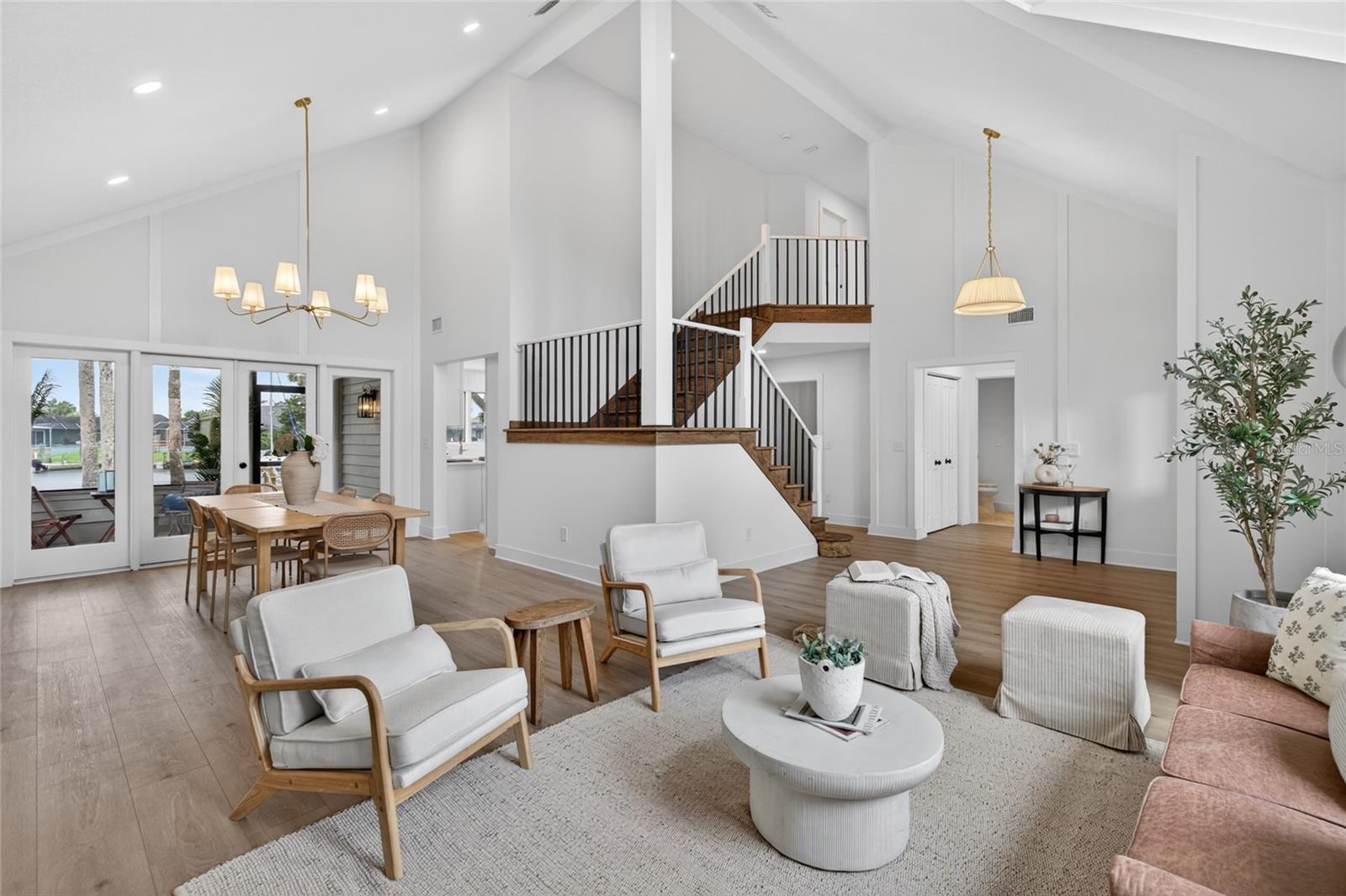 7 CHINOOK CT