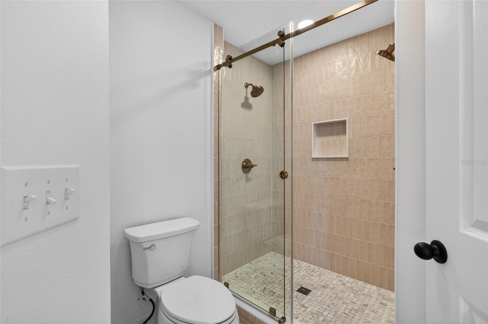 7 CHINOOK CT