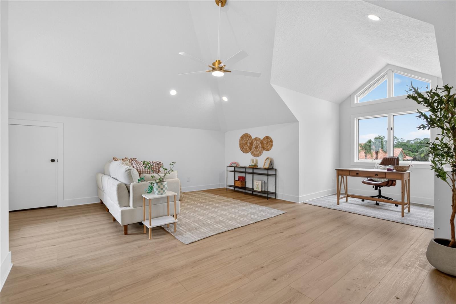 7 CHINOOK CT