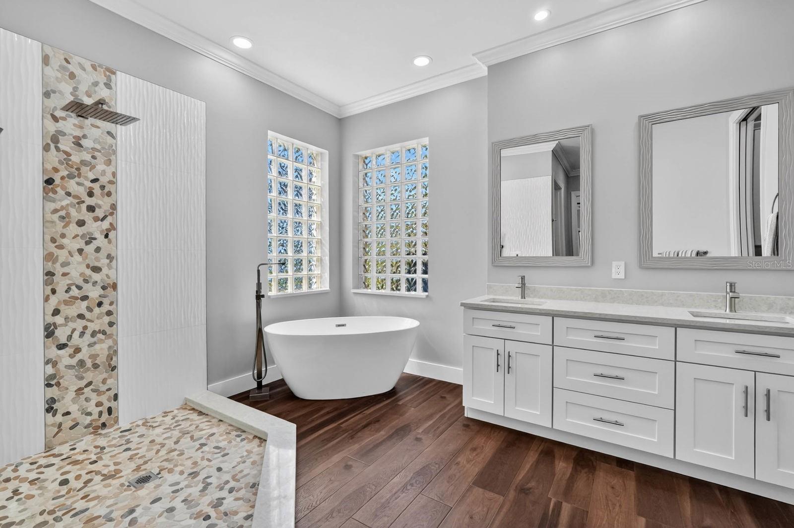 35 CASA BELLA CIR #1201
