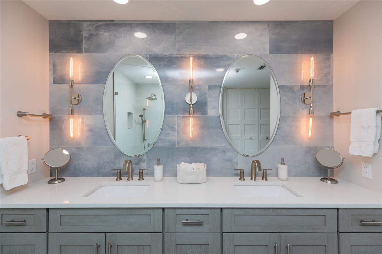 11 AVENUE DE LA MER #1207