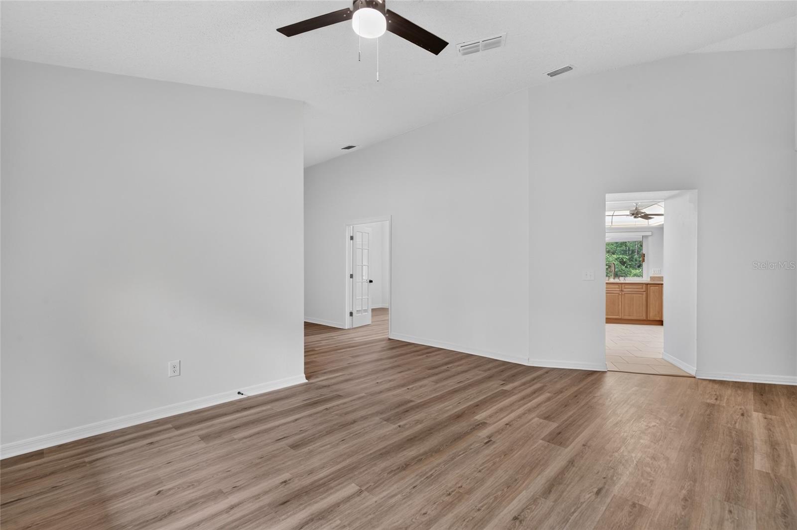 11 WALNUT PL
