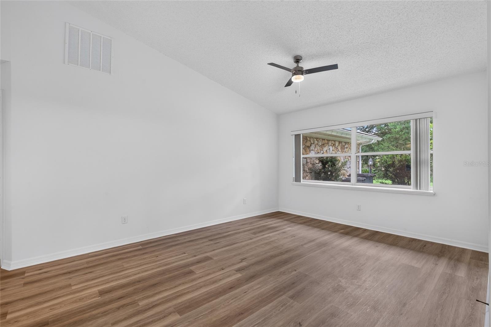 11 WALNUT PL