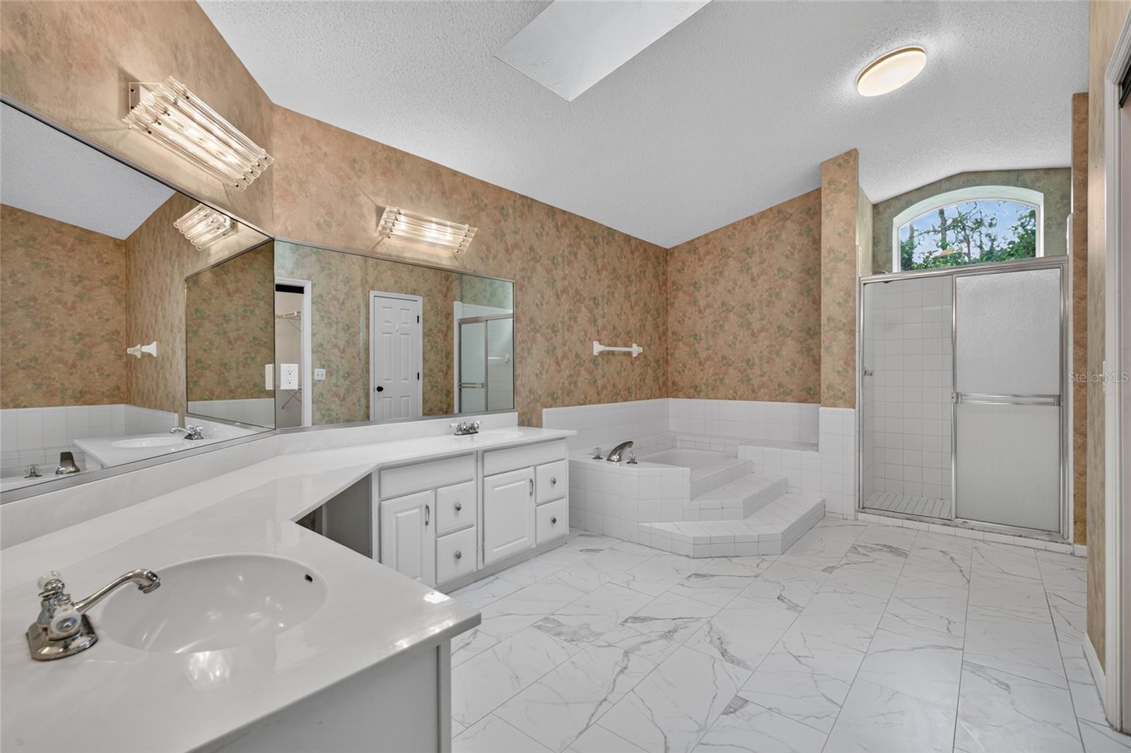 11 WALNUT PL