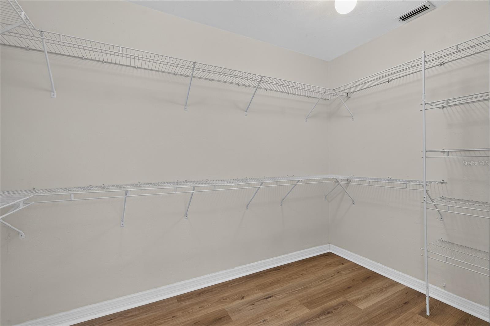 11 WALNUT PL