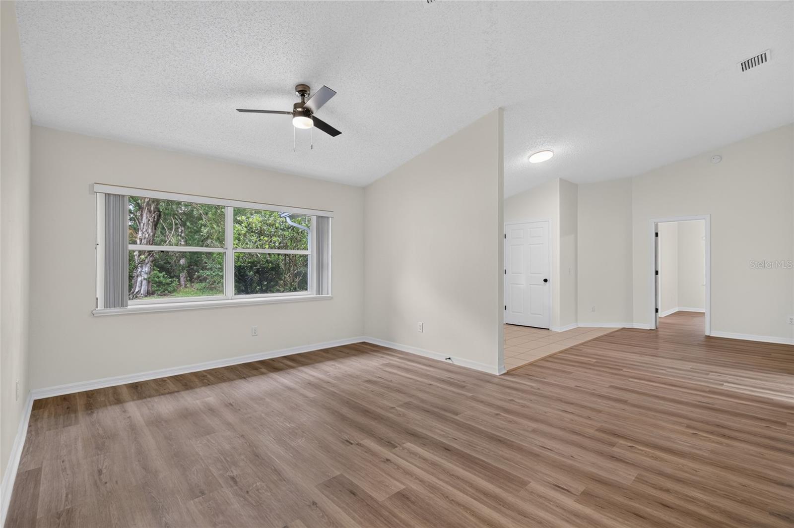 11 WALNUT PL