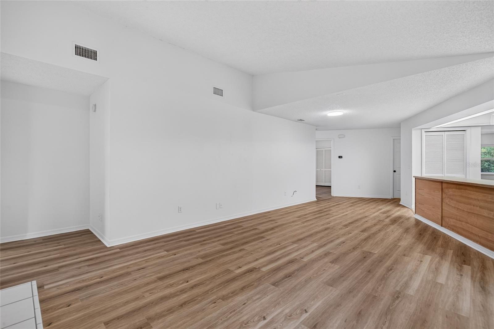 11 WALNUT PL