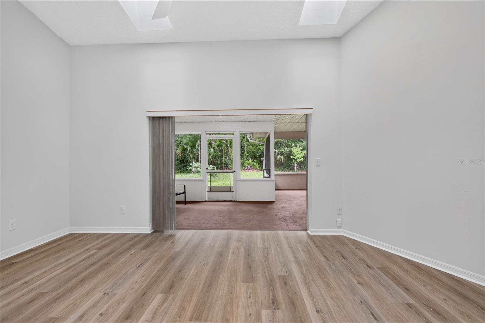 11 WALNUT PL