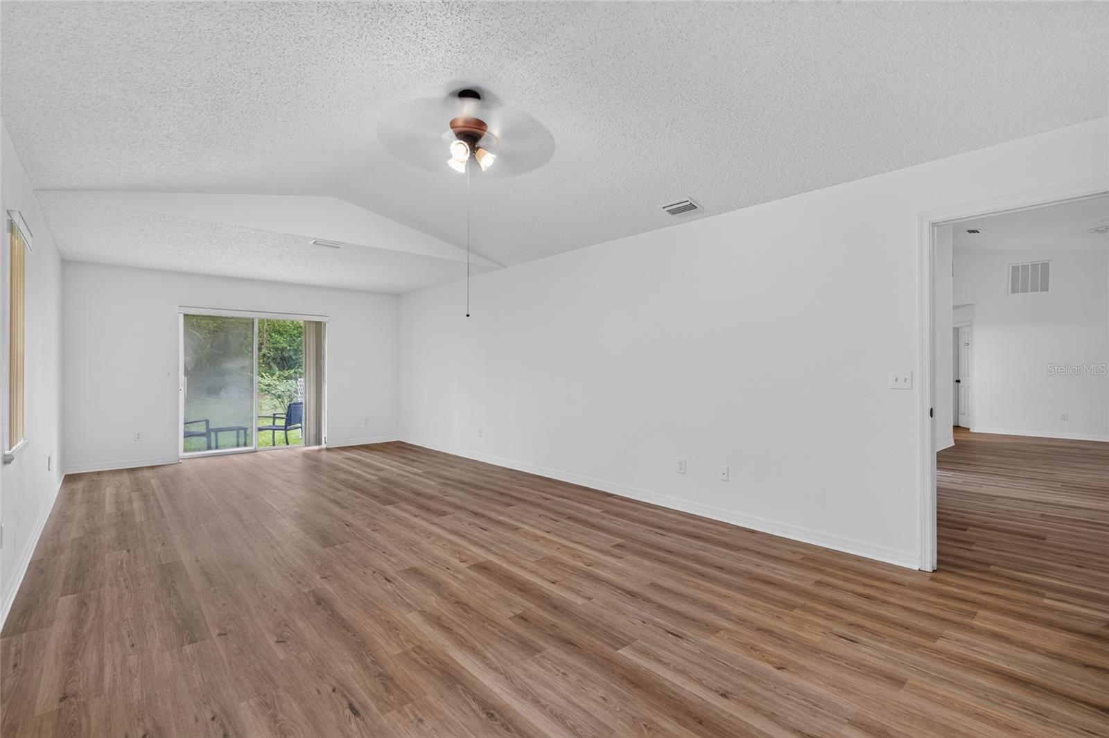 11 WALNUT PL
