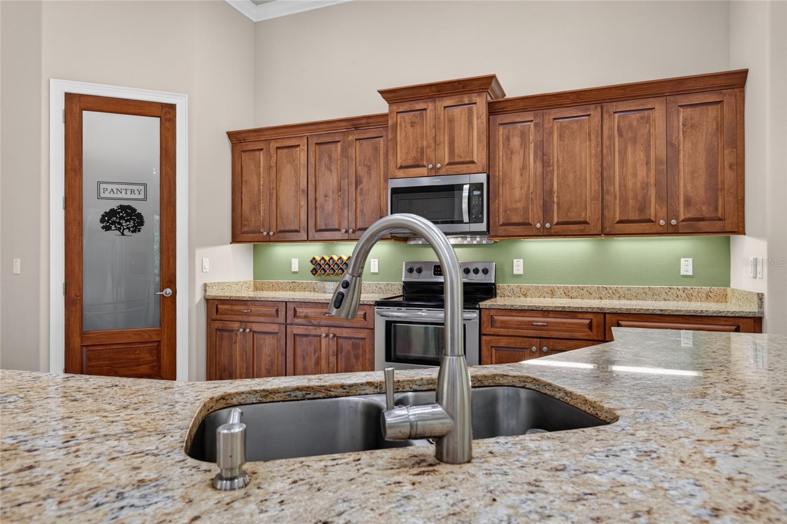 6 SCARLET OAK CIR