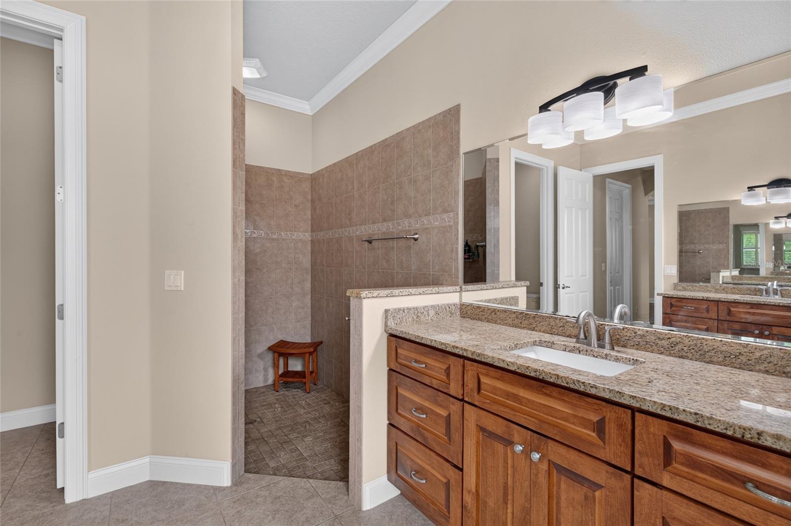 6 SCARLET OAK CIR