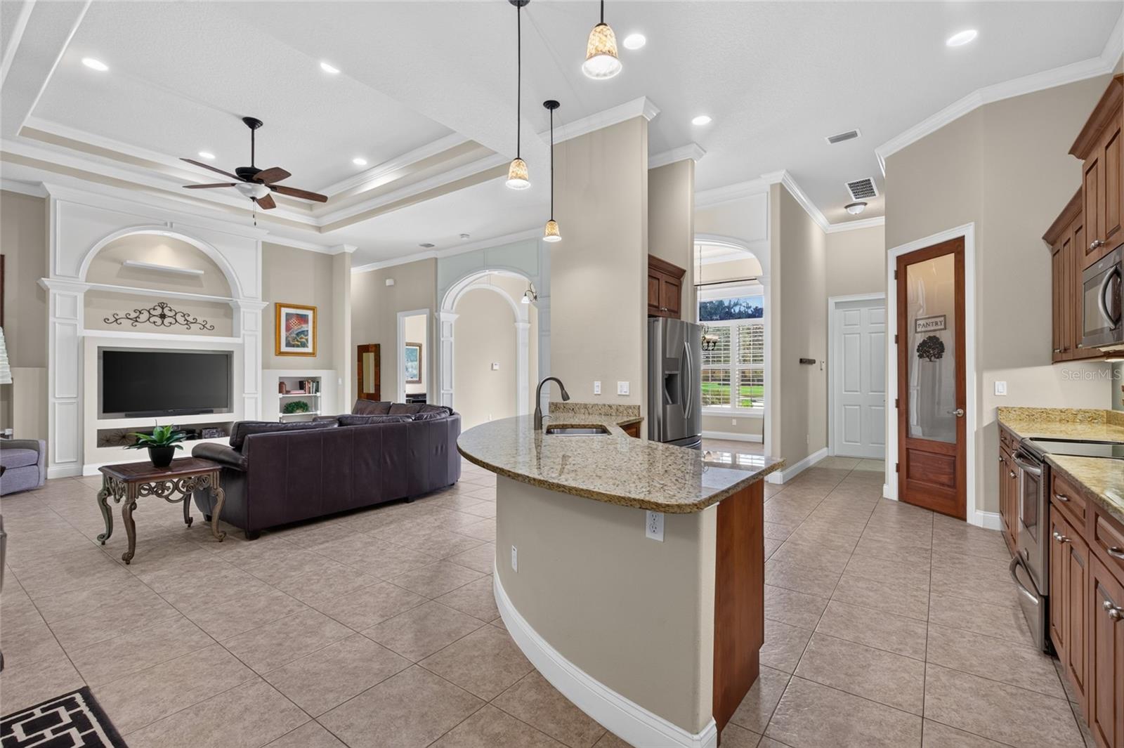 6 SCARLET OAK CIR