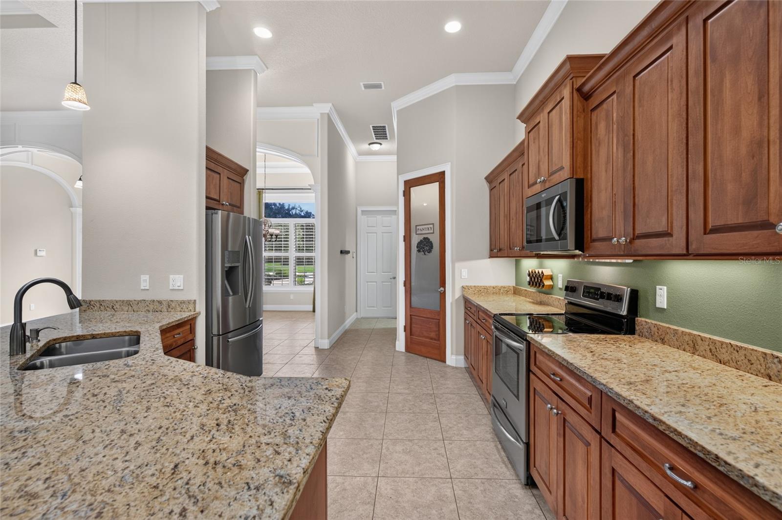 6 SCARLET OAK CIR