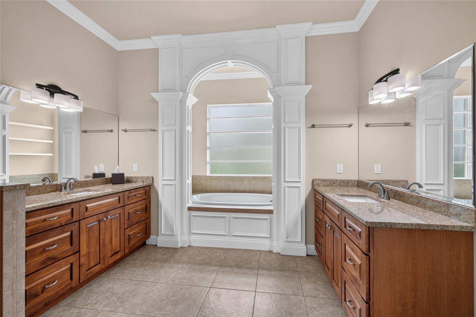 6 SCARLET OAK CIR