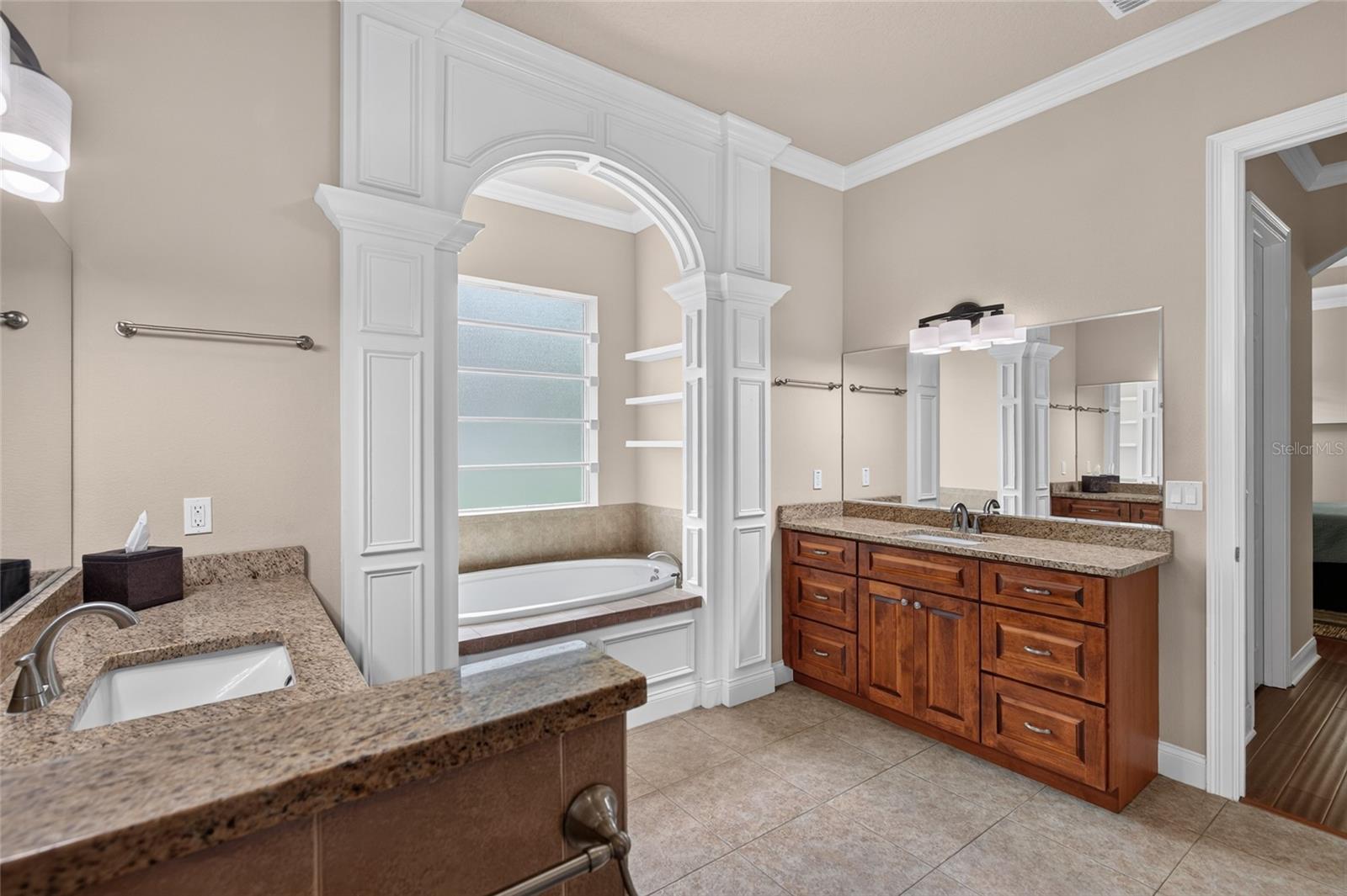 6 SCARLET OAK CIR