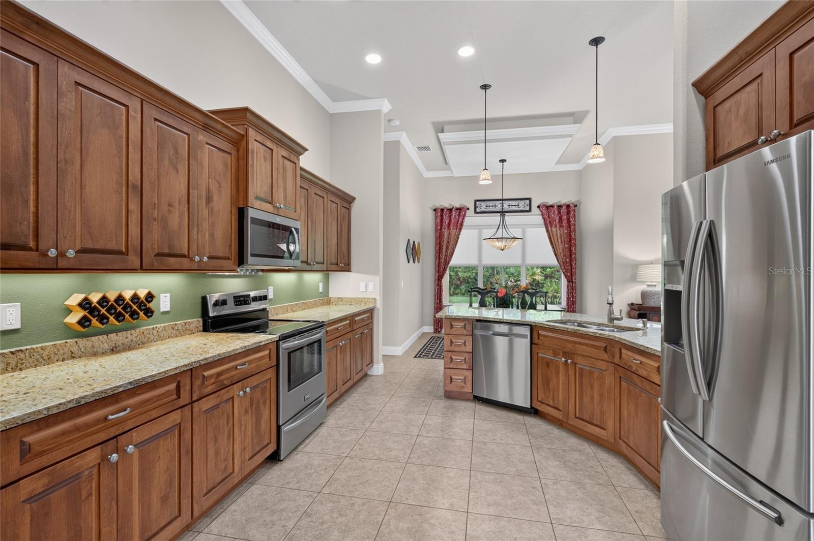 6 SCARLET OAK CIR