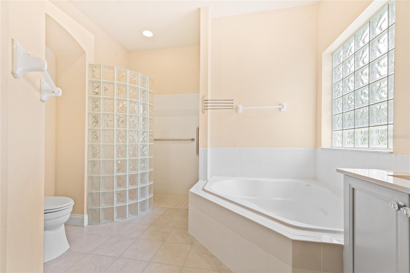 3 VILLAGE VIEW DR
