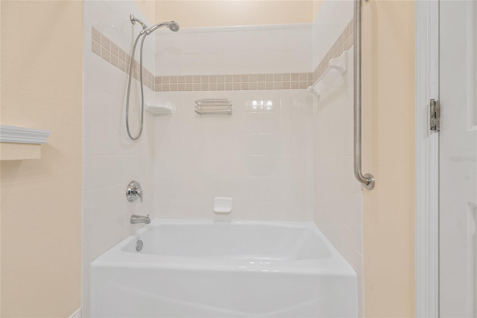 3 VILLAGE VIEW DR